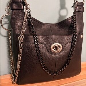 Authentic Coach Penelope Swingback Crossbody/Shoulder Bag with Turnlock Pocket